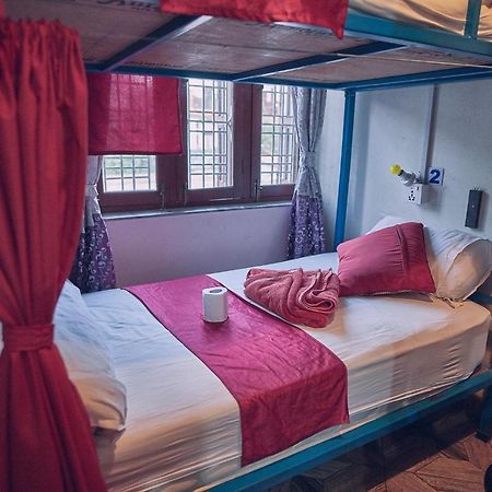 Aroma Tourist Hostel Pokhara Eksteriør bilde