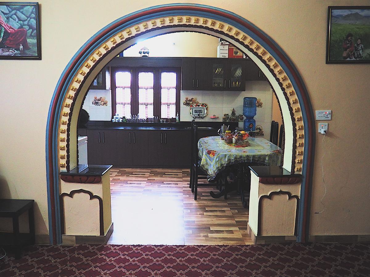Aroma Tourist Hostel Pokhara Eksteriør bilde
