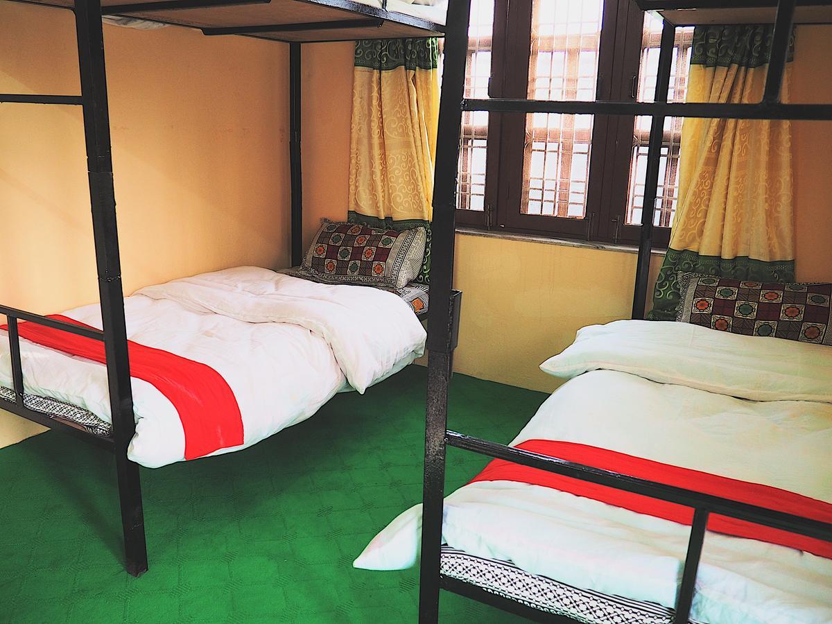 Aroma Tourist Hostel Pokhara Eksteriør bilde