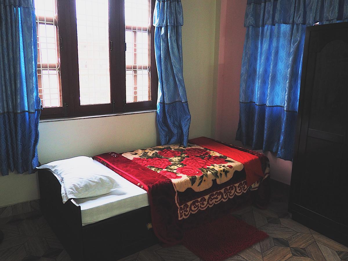 Aroma Tourist Hostel Pokhara Eksteriør bilde