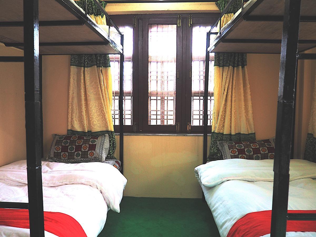 Aroma Tourist Hostel Pokhara Eksteriør bilde