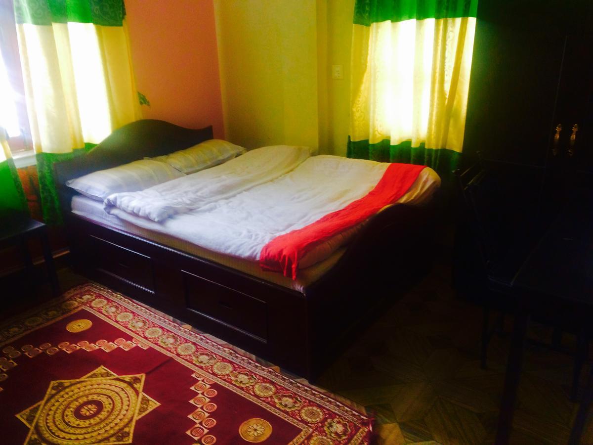 Aroma Tourist Hostel Pokhara Eksteriør bilde