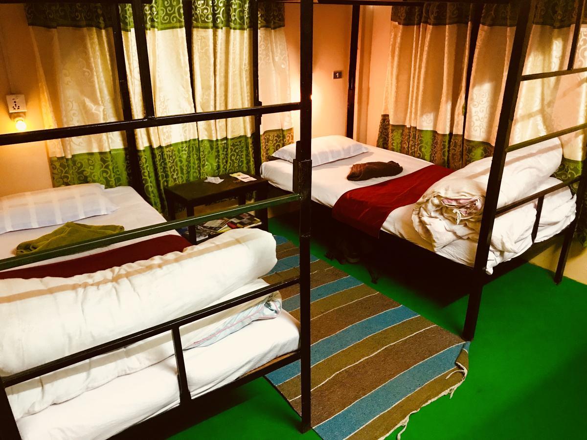 Aroma Tourist Hostel Pokhara Eksteriør bilde