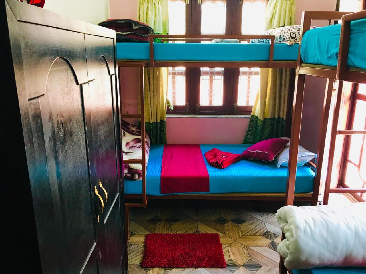 Aroma Tourist Hostel Pokhara Eksteriør bilde