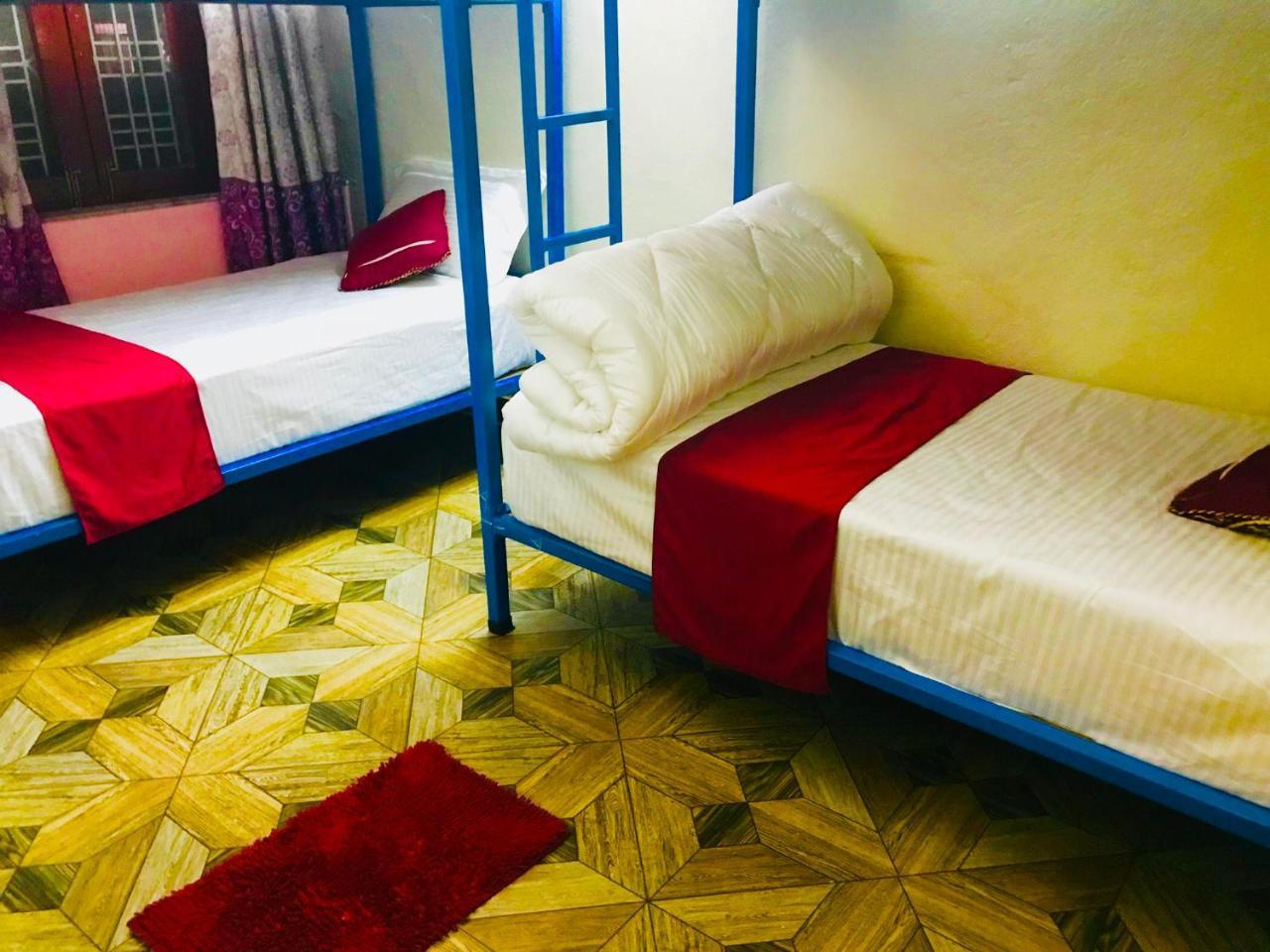 Aroma Tourist Hostel Pokhara Eksteriør bilde