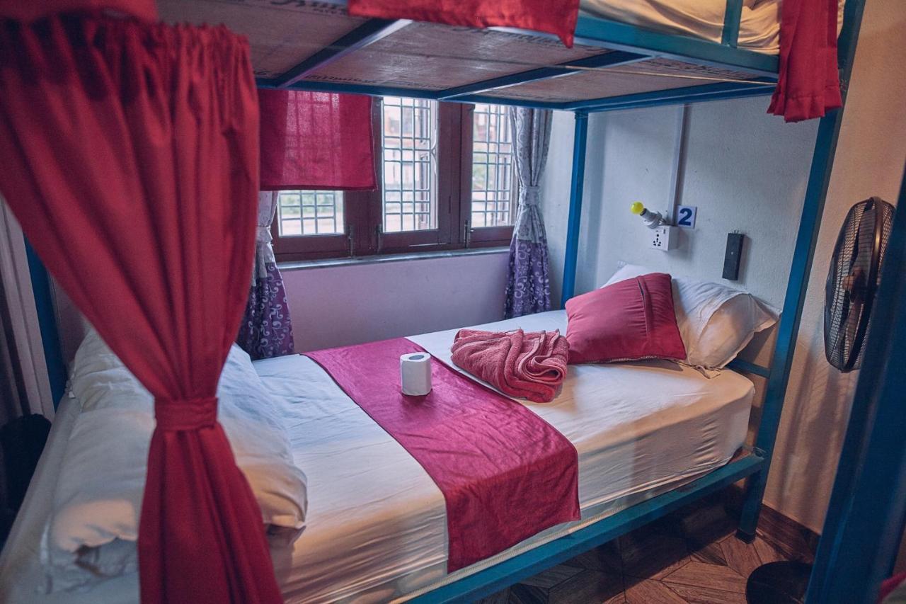 Aroma Tourist Hostel Pokhara Eksteriør bilde