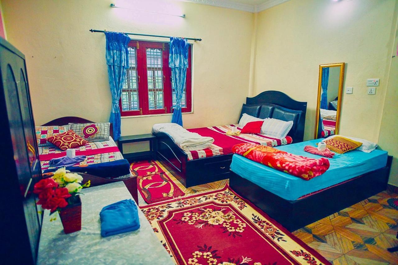 Aroma Tourist Hostel Pokhara Eksteriør bilde