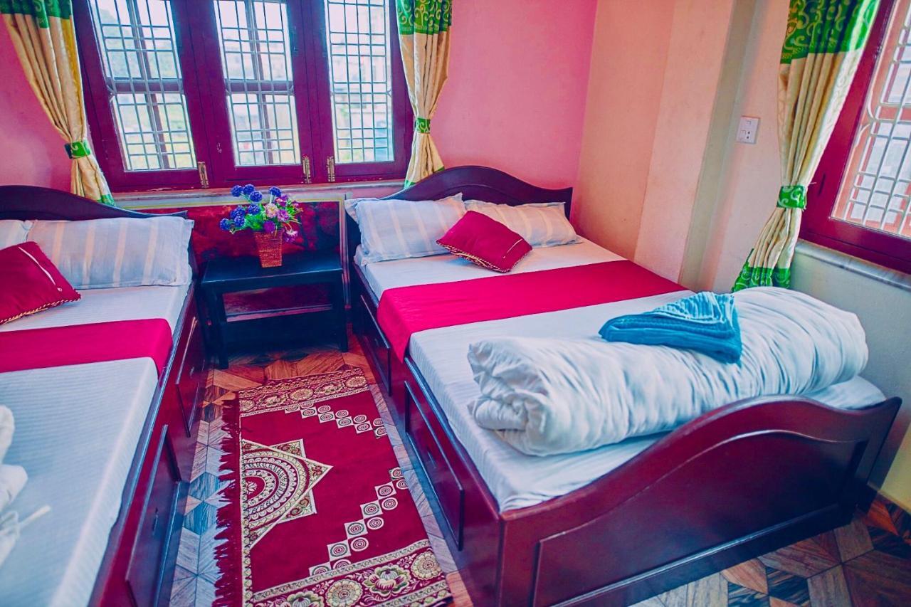 Aroma Tourist Hostel Pokhara Eksteriør bilde