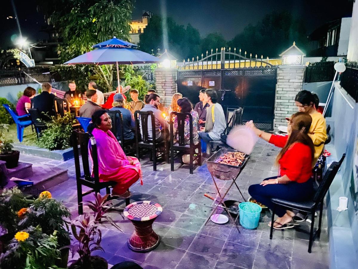 Aroma Tourist Hostel Pokhara Eksteriør bilde
